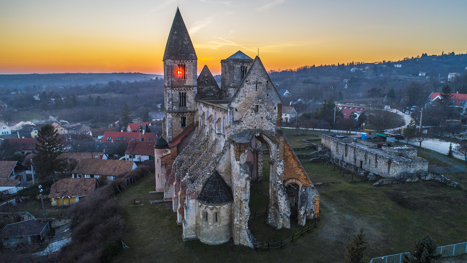 800 Jahre alte zerstörte Prämonstratenser Kirche kann wieder aufgebaut werden