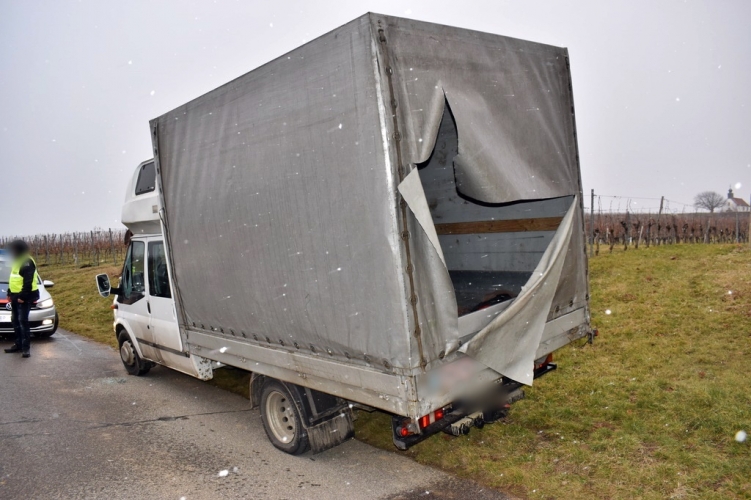 Schleuser versucht Polizisten an der österreichischen Grenze zu überfahren post's picture