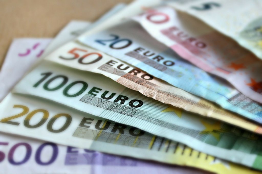 Mehr als zwei Drittel der Ungarn ist für die Einführung des Euro post's picture