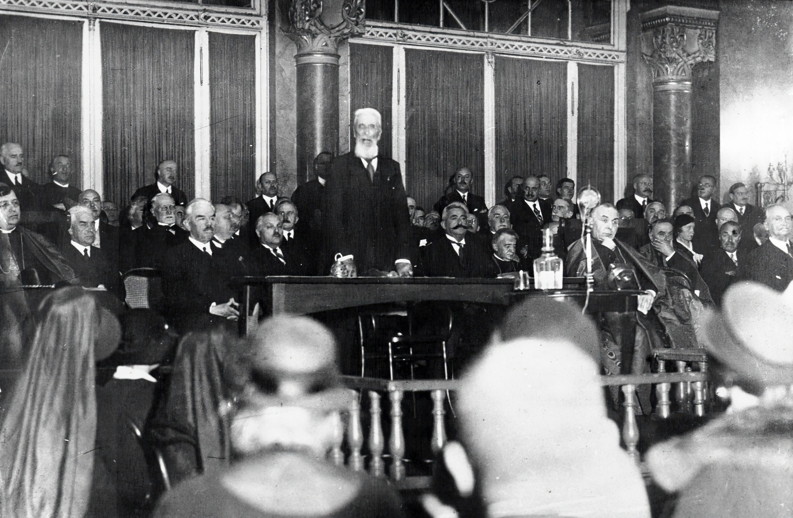 Graf Apponyi, Leiter der Friedensdelegation spricht auf Englisch - VIDEO aus dem Jahr 1929 entdeckt
