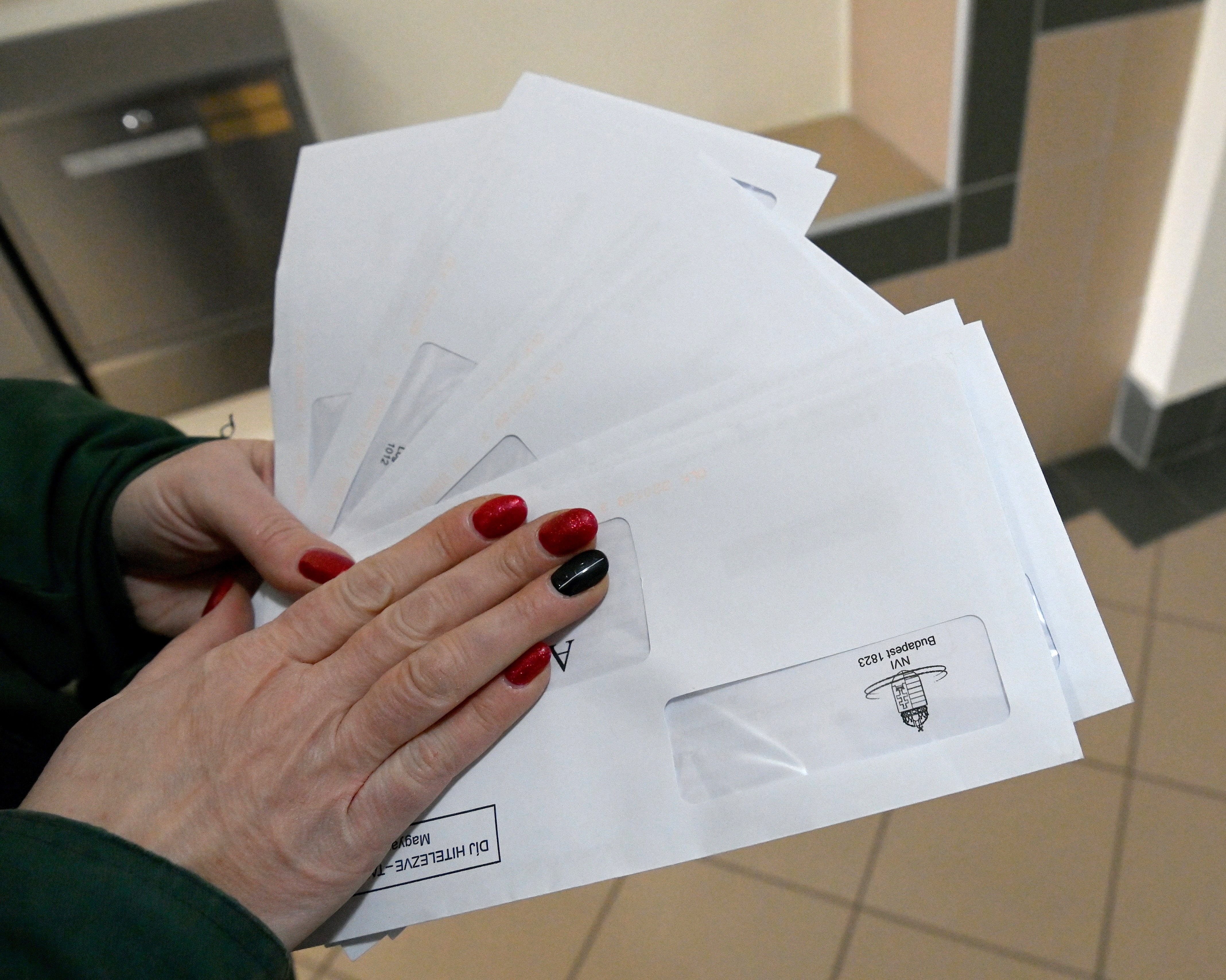 Wahlbüro erhielt ält 184.000 Briefwahlstimmen post's picture