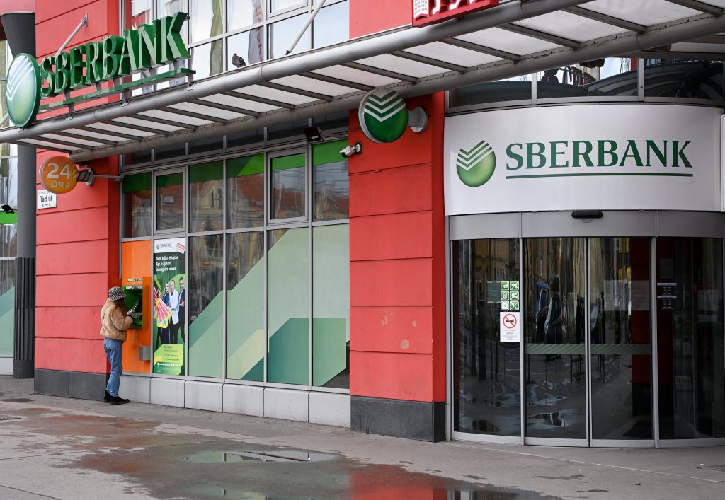 Entschädigungszahlungen nach Schließung der ungarischen Tochtergesellschaft der russischen Sberbank beginnen post's picture
