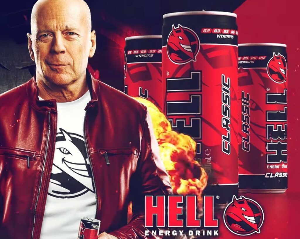 Bruce Willis bleibt für zwei weitere Jahre Werbegesicht vom ungarischen Energiegetränk „Hell“ post's picture