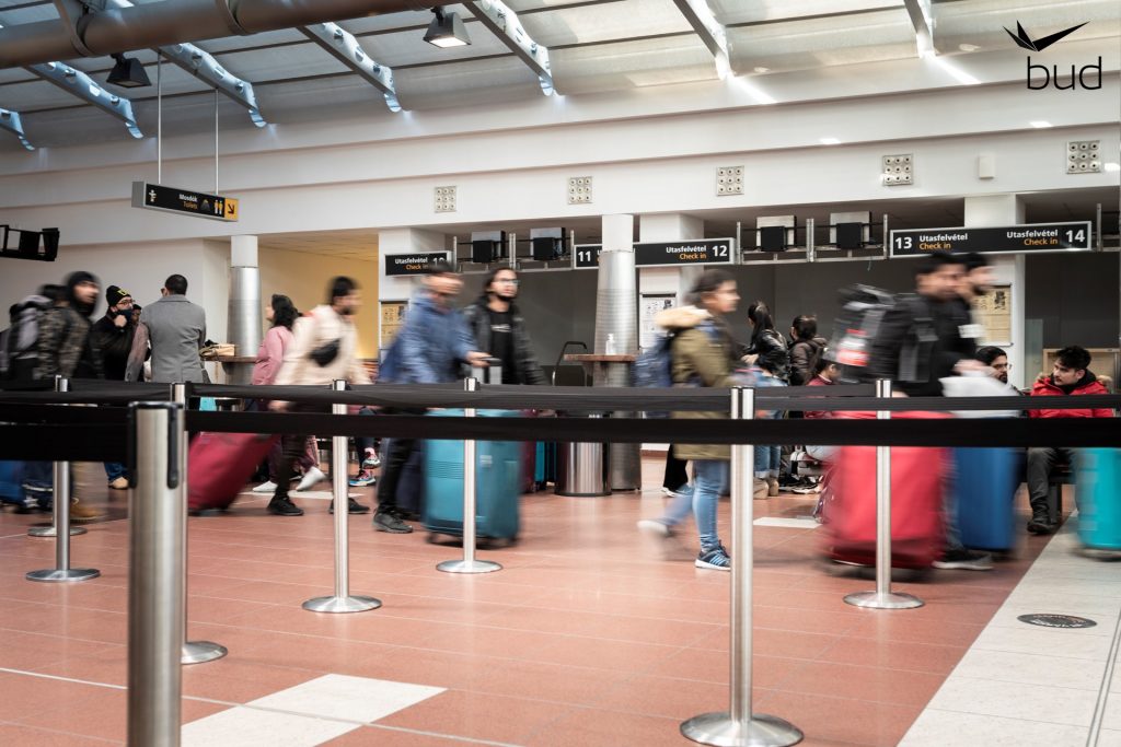 Budapest Airport hilft Flüchtlingen mit Rettungsflügen und Spenden post's picture
