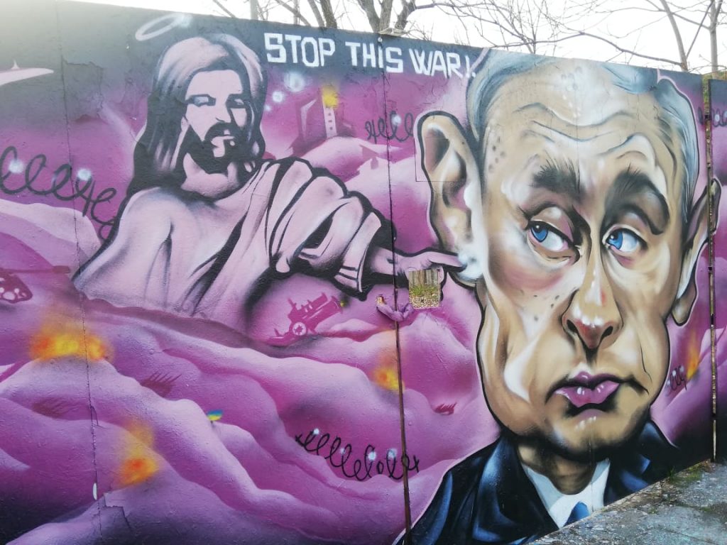 Anti-Kriegs-Graffiti mit Jesus und Putin in Budapest post's picture