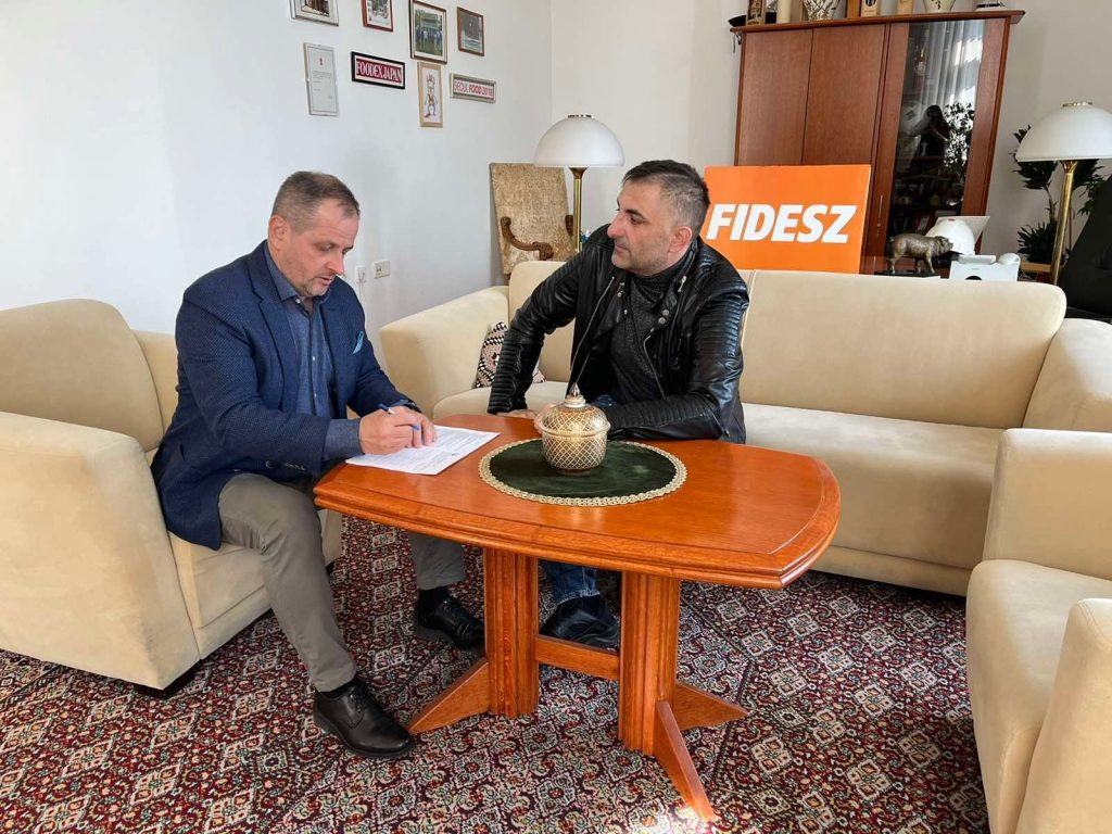Roma-Reality-Show-Star „Győzike“ tritt der Partei Fidesz bei post's picture