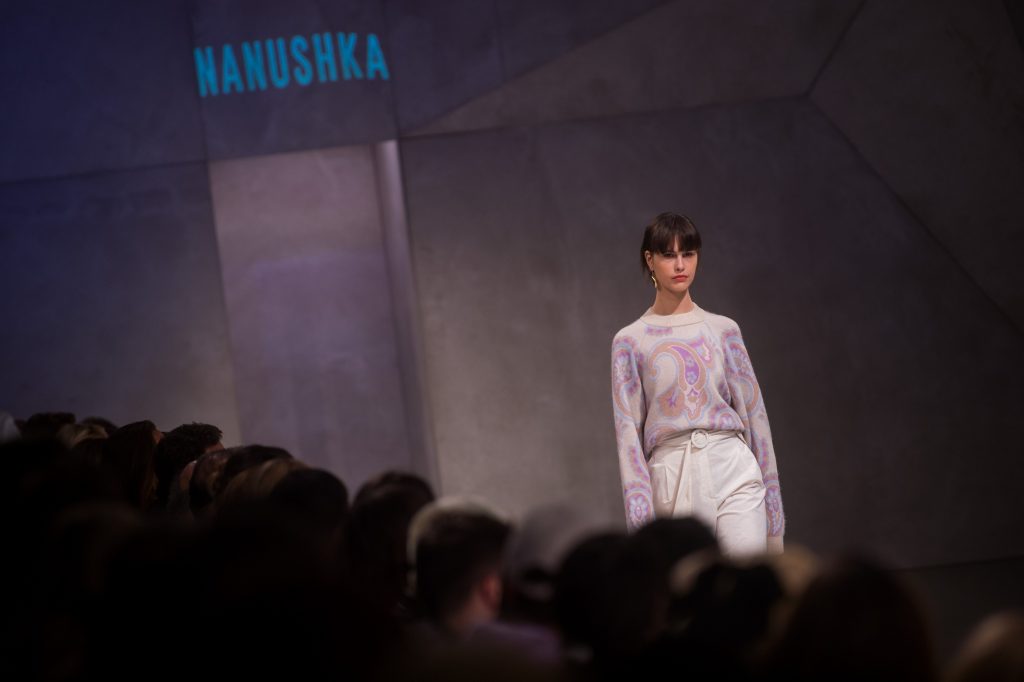 Ungarische Modemarke „Nanushka“ stoppt den Verkauf nach Russland und sammelt für die Ukraine post's picture