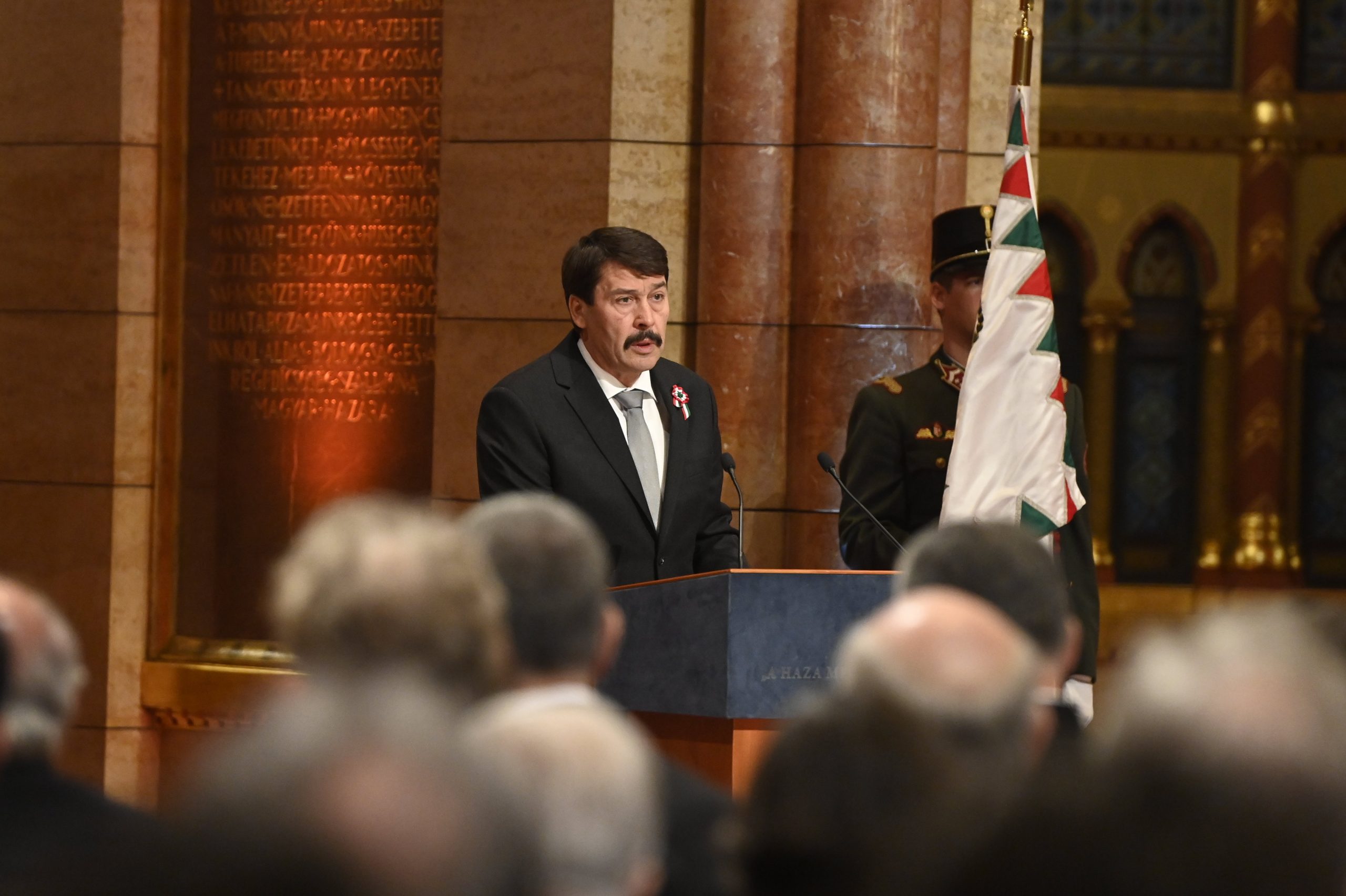 Präsident Áder anlässlich der Nationalfeier: Die Ungarn von 1848 wollten Freiheit und Frieden