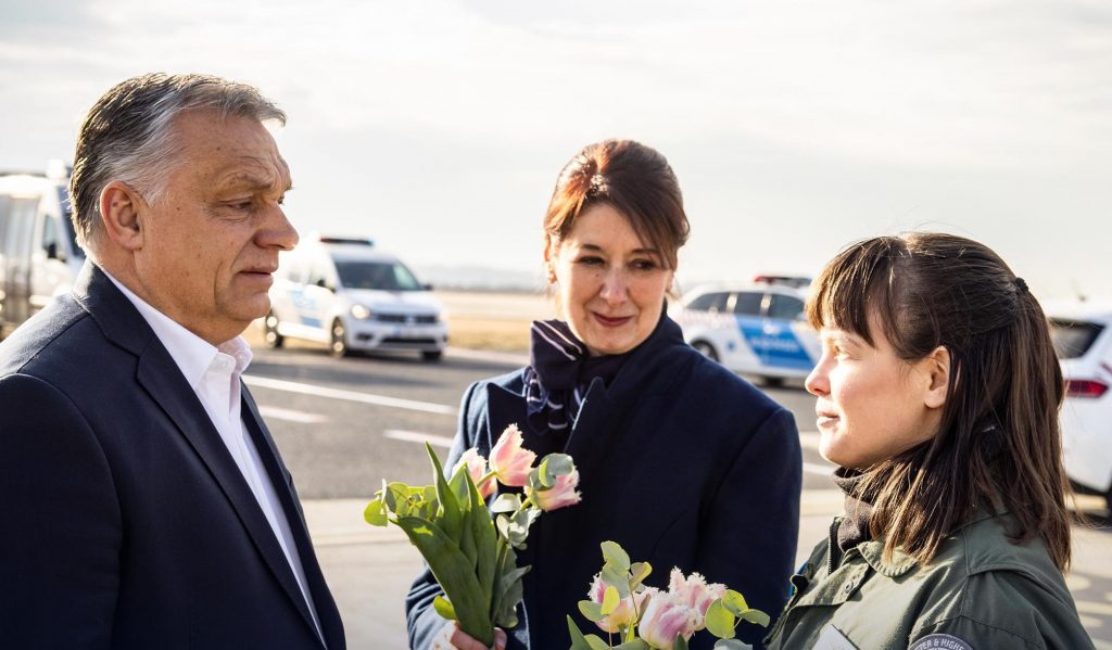 Wie ungarische Politiker den internationalen Frauentag begehen post's picture