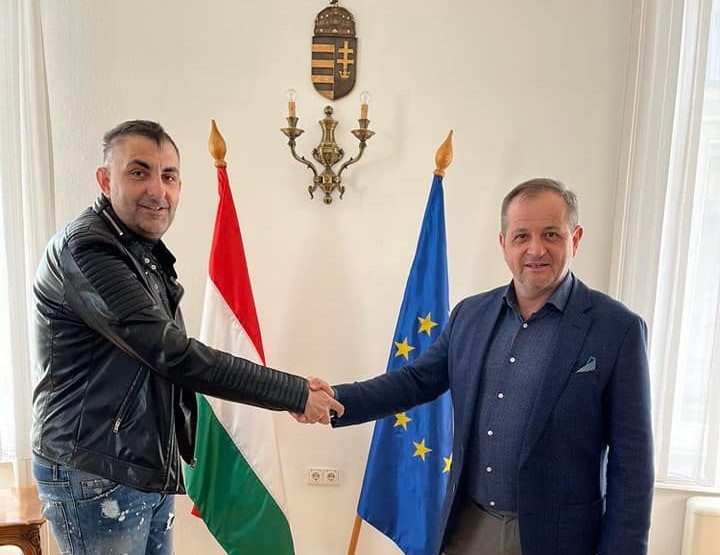 Fidesz-Abgeordneter Budai bestreitet, dass der Roma-Star Győzike der Fidesz beigetreten ist post's picture