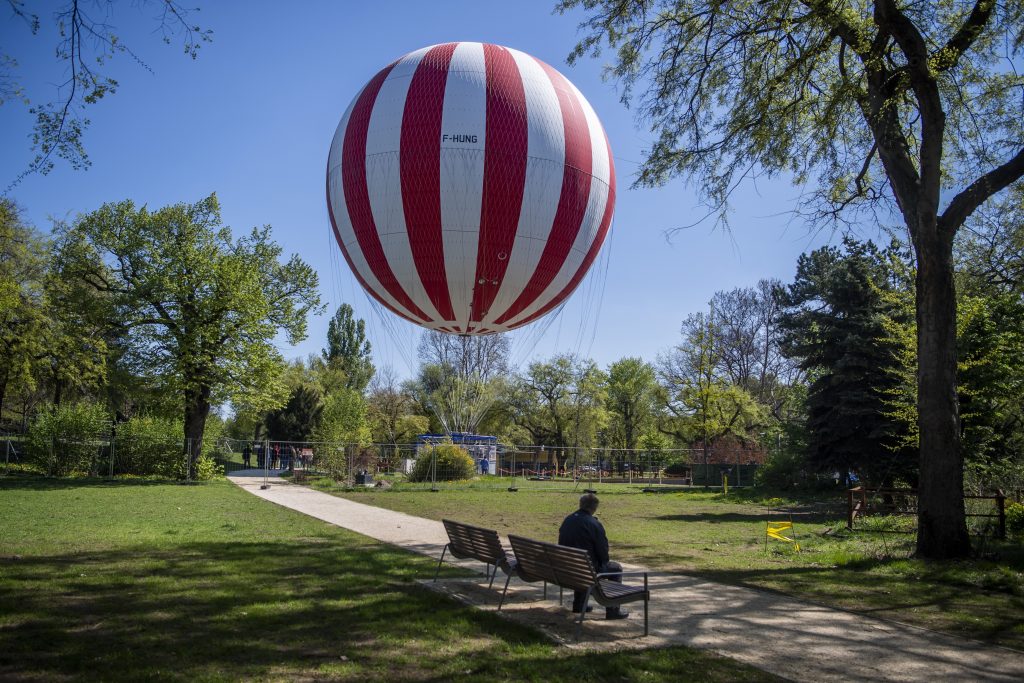 Neue Touristenattraktion: Panoramaballon nimmt am 1. Mai seinen Dienst im Stadtpark auf – FOTOS! post's picture