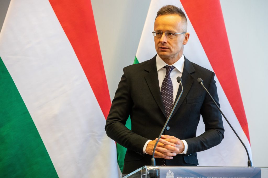 Außenminister: Ungarn hält Verbot von Waffenlieferungen in die Ukraine aufrecht post's picture