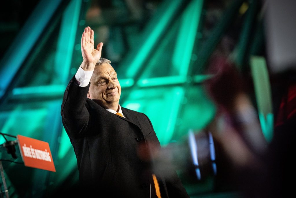 Orbán und die Regierungsparteien verzeichnen Erdrutschsieg mit Zweidrittel-Mehrheit post's picture