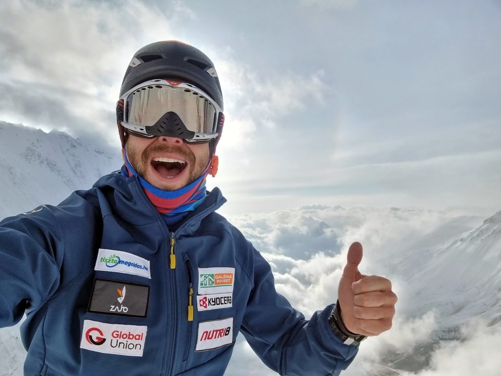 Ungarischer Bergsteiger erklimmt vierthöchsten Gipfel der Erde post's picture