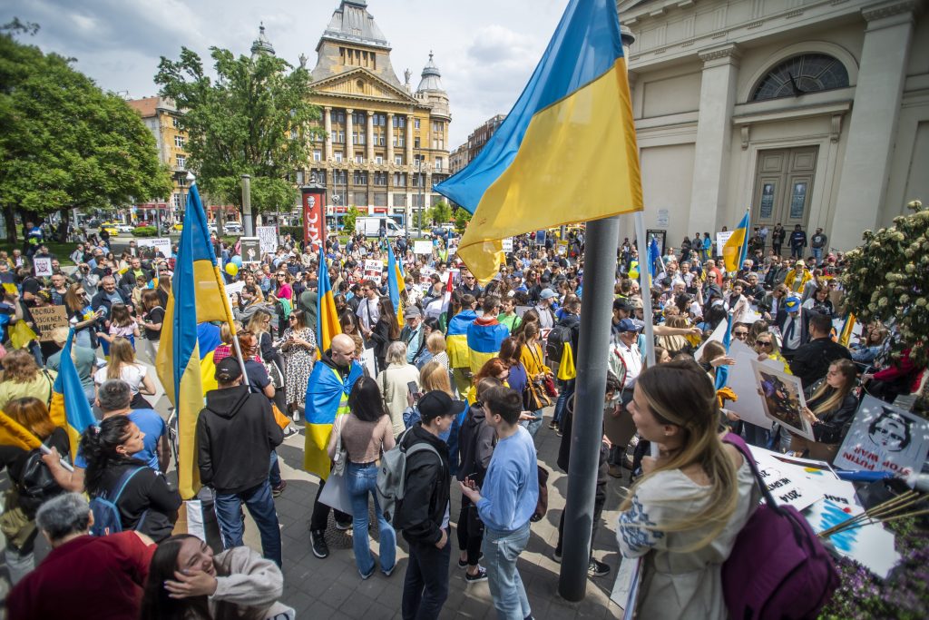 Pro-russische- und Solidaritätsdemonstration für die Ukraine gleichzeitig in Budapest post's picture