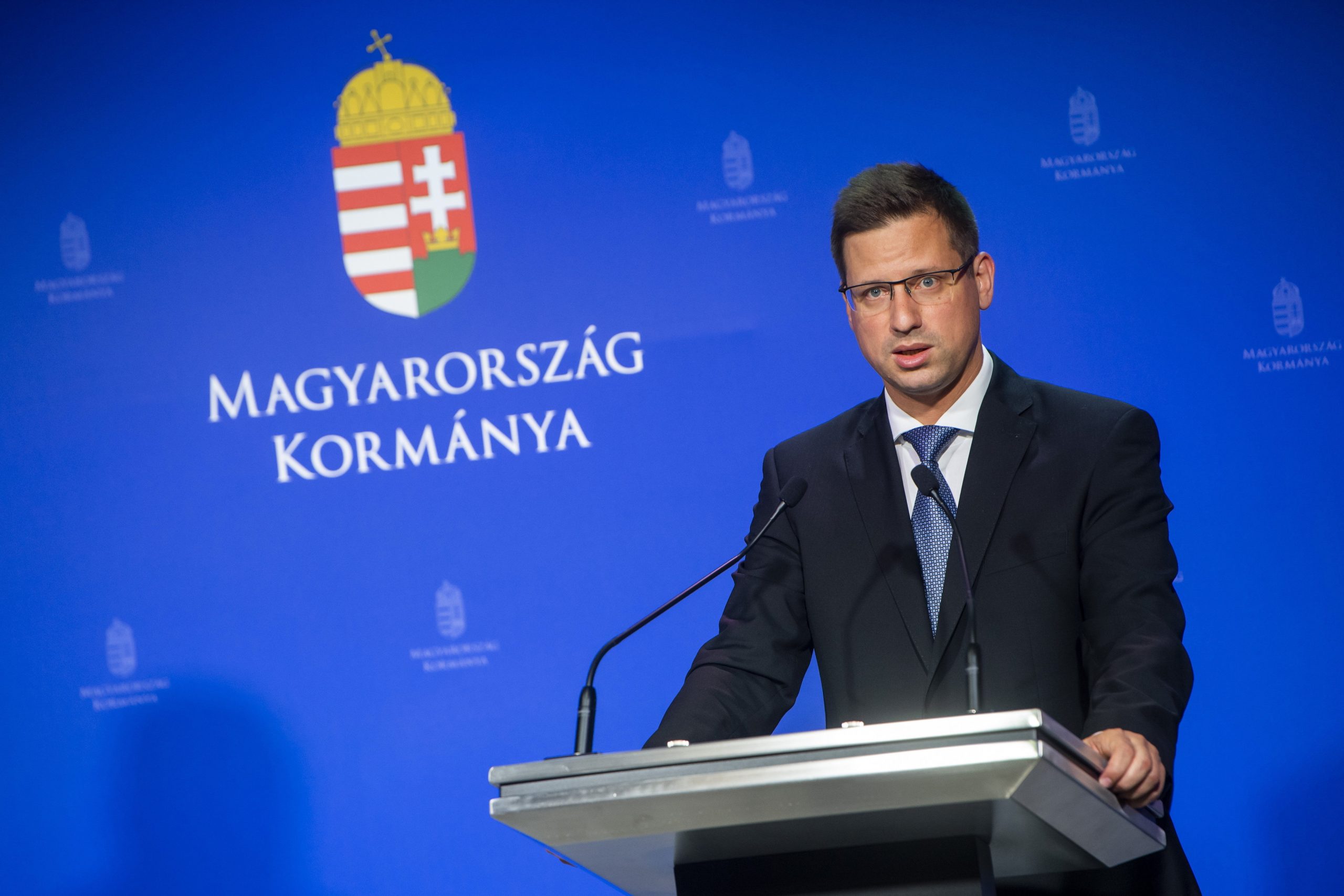 Gulyás: Ab Freitag können nur noch Autos mit ungarischen Kennzeichen zum gedeckelten Preis an ungarischen Tankstellen tanken