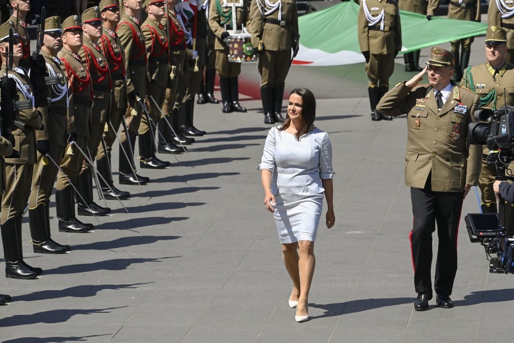 Budapost: Katalin Novák als erste Präsidentin Ungarns vereidigt post's picture