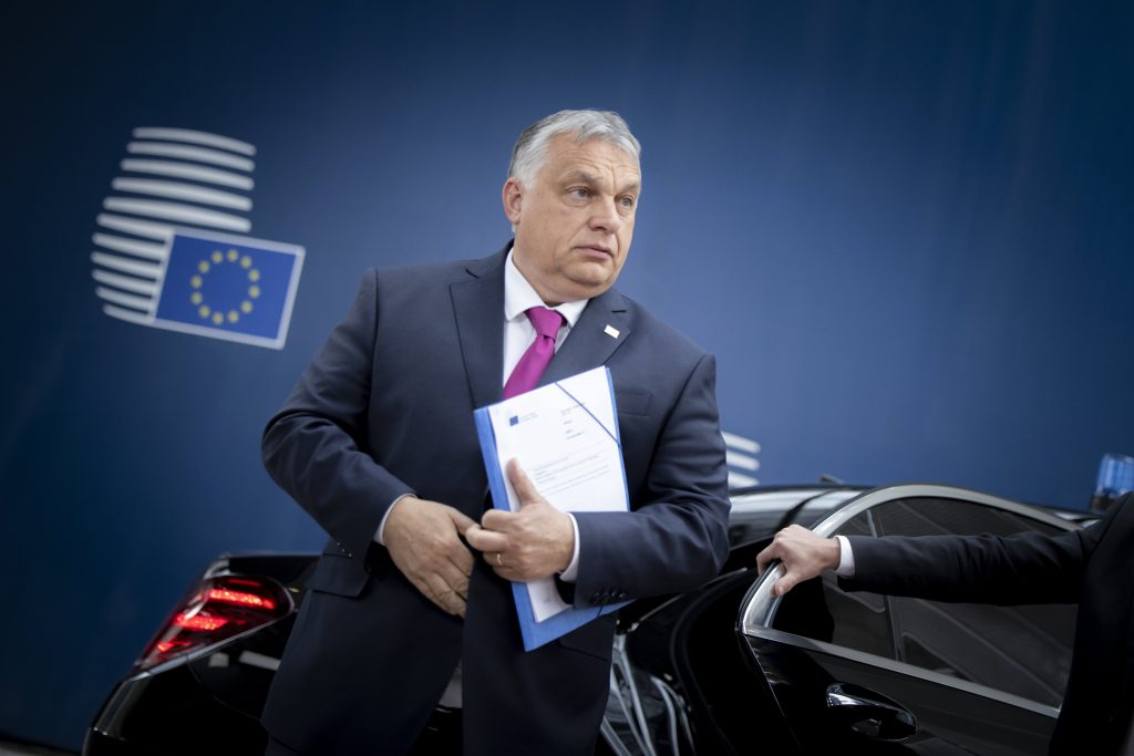 Orbán sichert Ausnahme für Pipelines, während die EU sich auf ein teilweises Verbot von russischem Öl einigt post's picture
