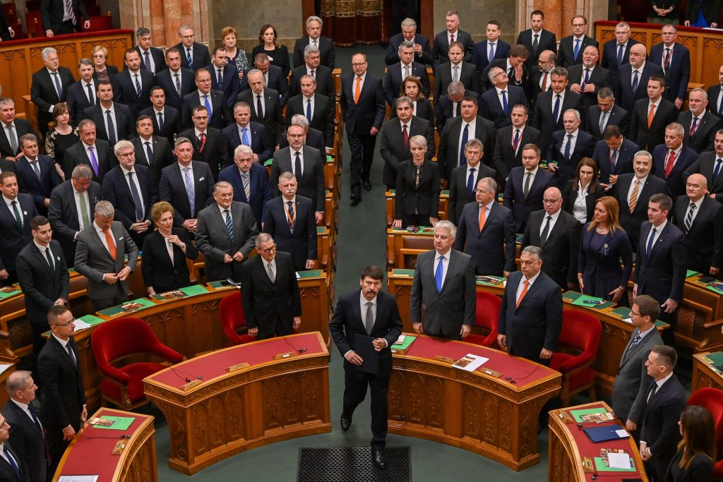 Ungarns neues Parlament wurde gebildet, fast alle haben ihren Eid abgelegt post's picture