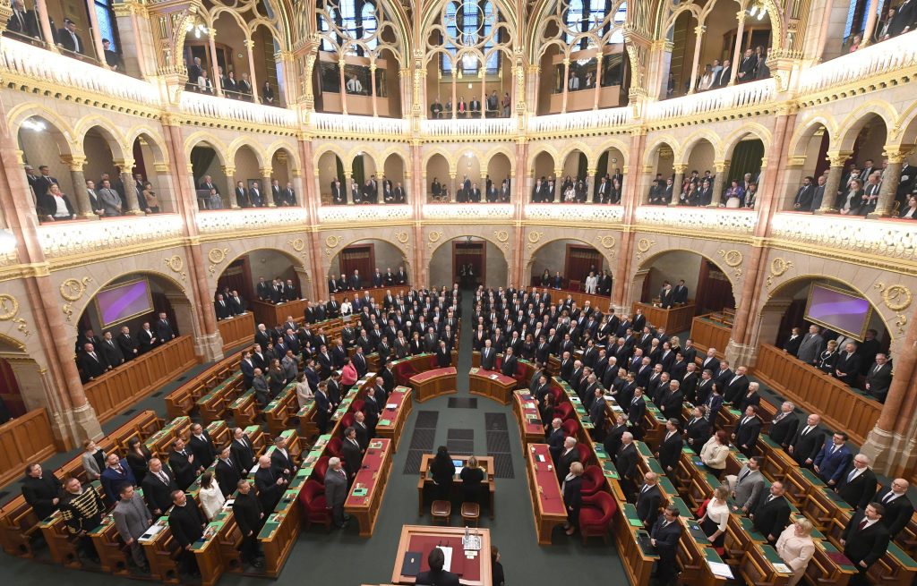 Parlament wird über die 10. Änderung der Verfassung debattieren post's picture