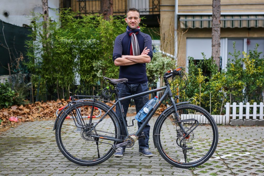 „Reisen ist die beste Schule“ – Interview mit Adorján Illés, der mit dem Fahrrad um die Welt gefahren ist post's picture