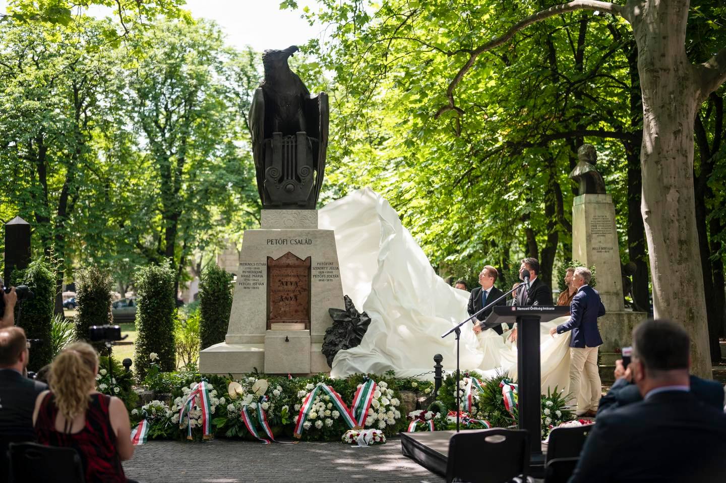 Restaurierte Grabstätte der Familie des Dichters Sándor Petőfi enthüllt