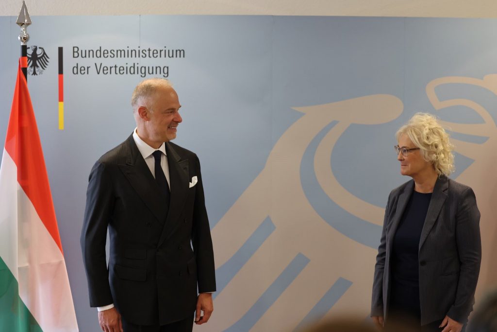 Erste offizielle Reise des ungarischen Verteidigungsministers führt nach Deutschland post's picture