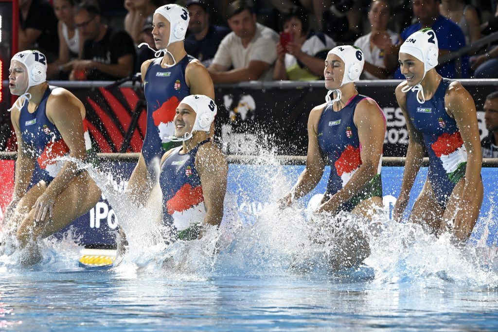 Schwimm-WM: Ungarische Wasserballmannschaft der Frauen startete mit einem dominanten Sieg post's picture