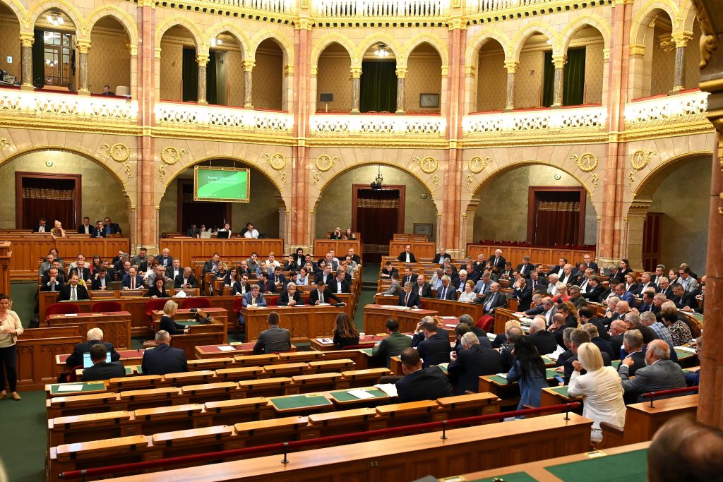 Parlament verlängert Kriegsnotstand bis 1. November post's picture