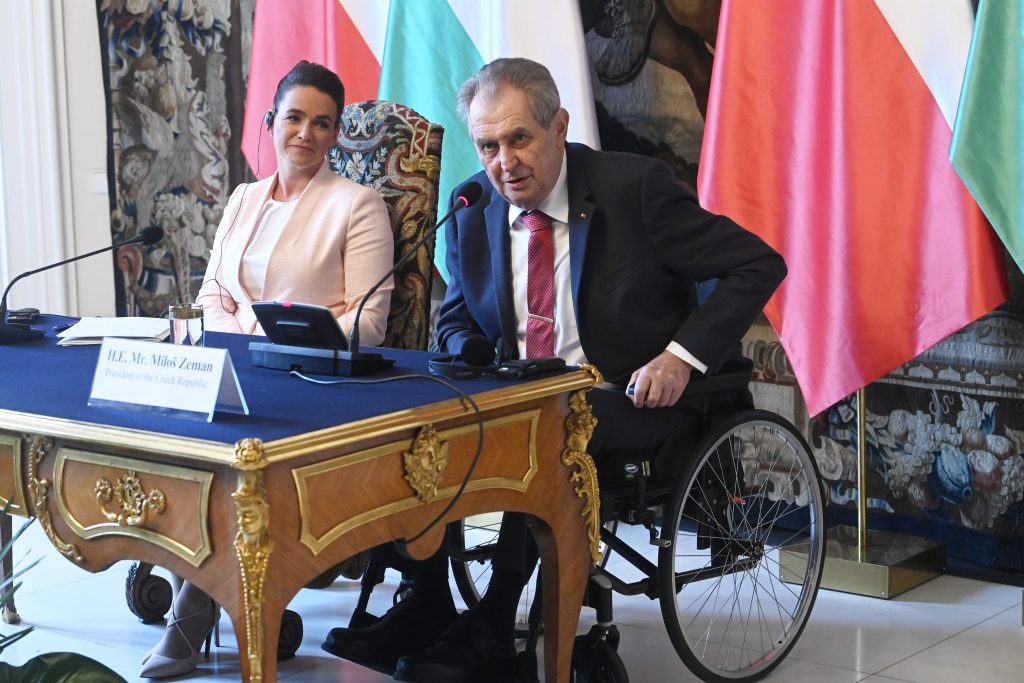 Staatsoberhäupter von Ungarn und Tschechien bekräftigen V4-Kooperationsverpflichtung post's picture