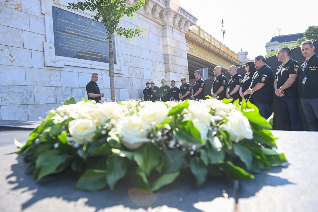 Ungarns Zentrum für Terrorismusbekämpfung gedenkt des dritten Jahrestages der tragischen Schiffskollision auf der Donau post's picture