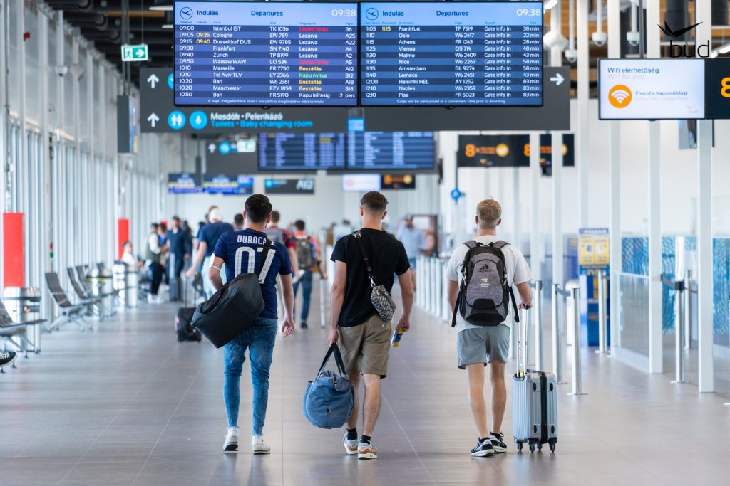 Mehr als 1,2 Millionen Passagiere am Liszt Ferenc Flughafen im Juni post's picture