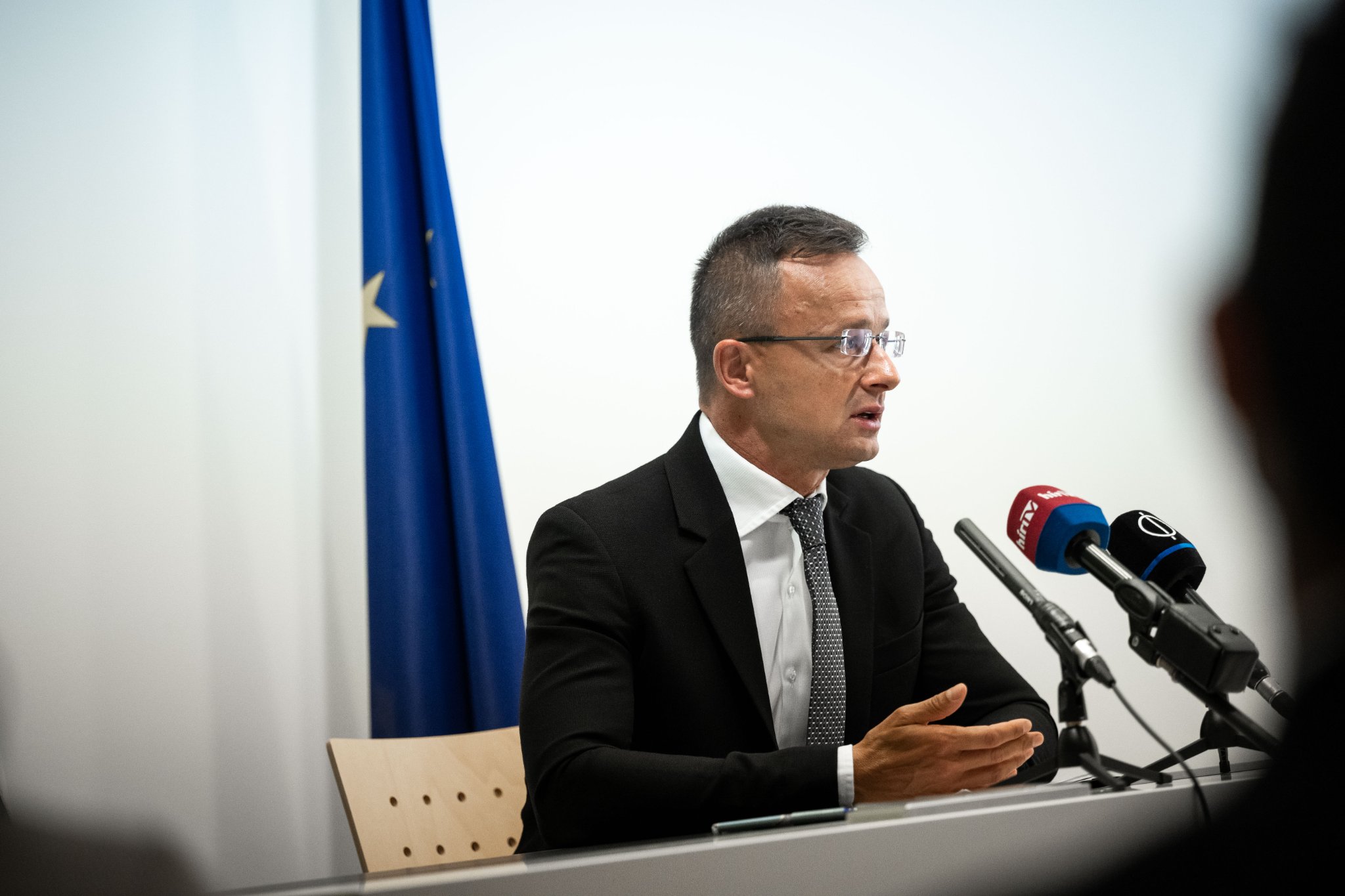 Außenminister: Ungarn steht gleichzeitig unter Druck aus dem Osten und dem Süden