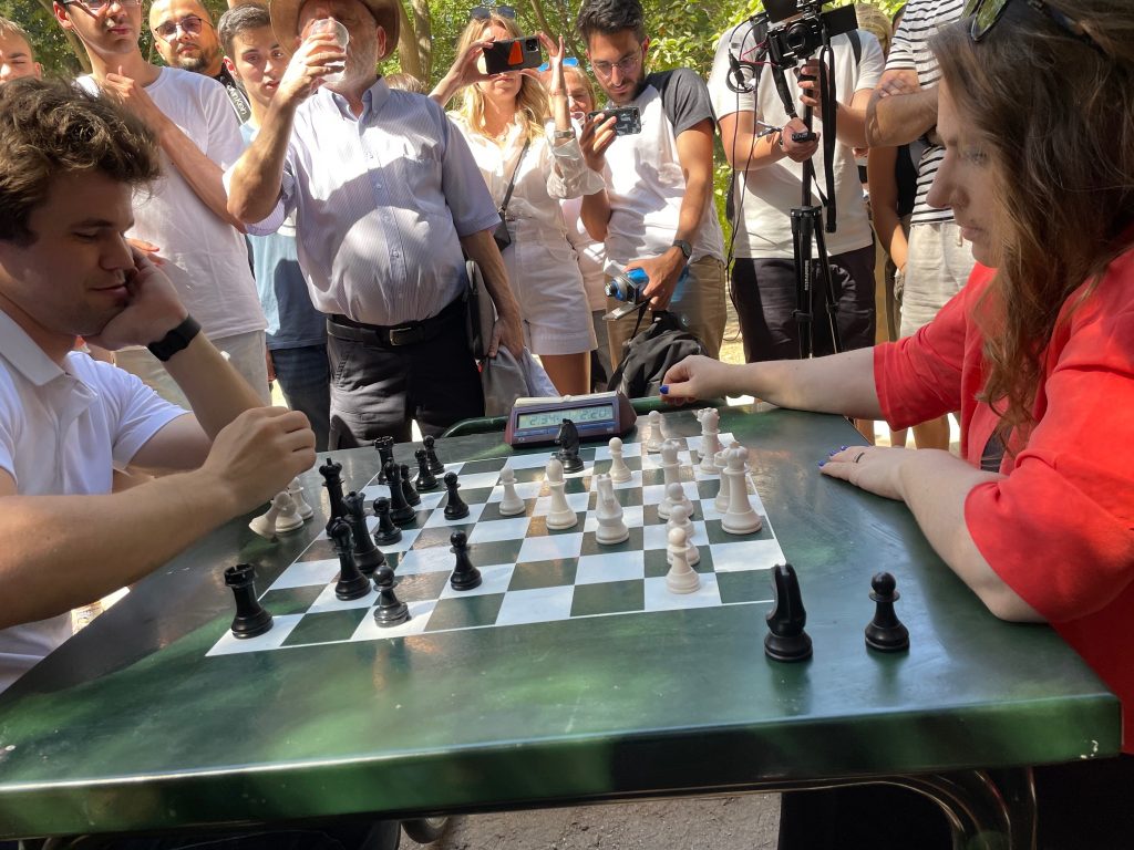 Zufällige Schachpartie: Polgár besiegte Carlsen in einem Madrider Park post's picture