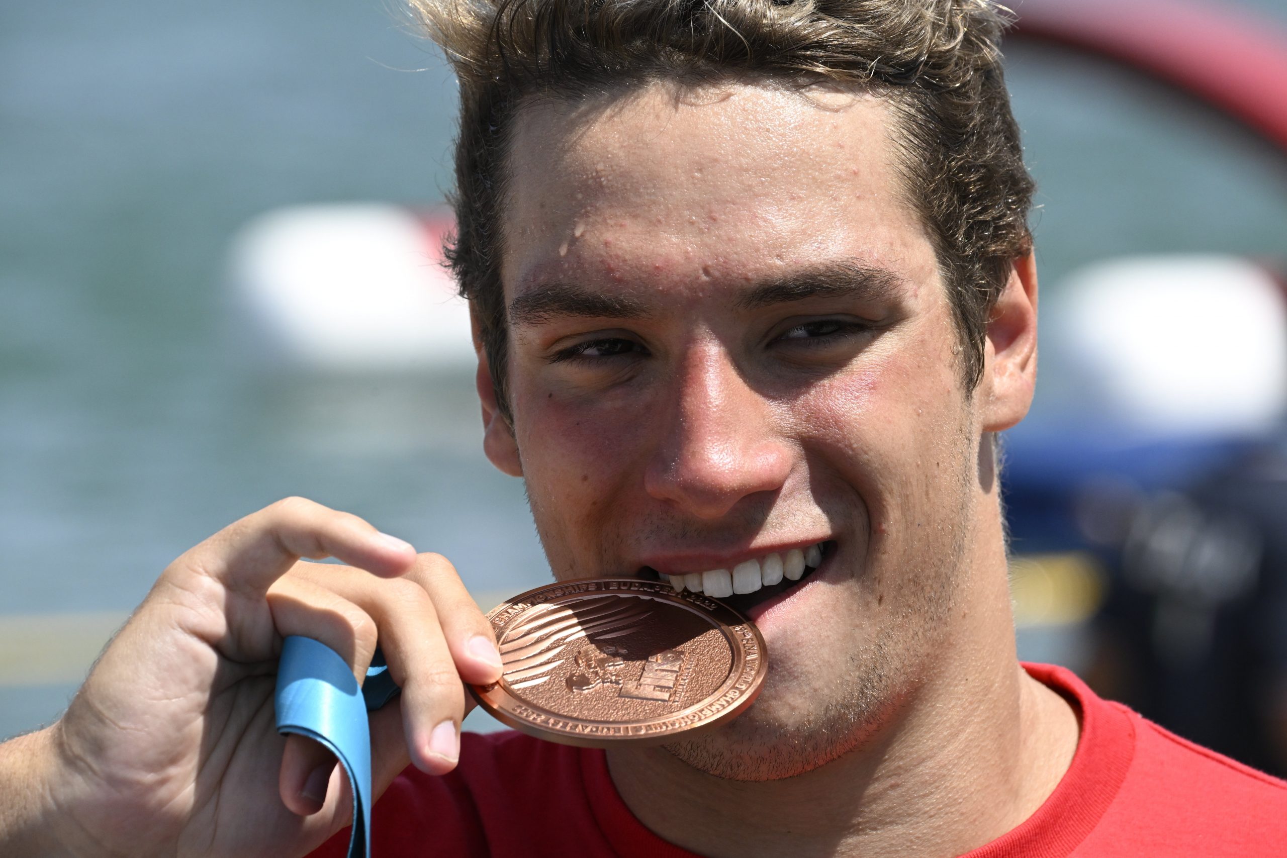 Péter Gálicz gewinnt Bronzemedaille im 25-km-Freiwasserschwimmen