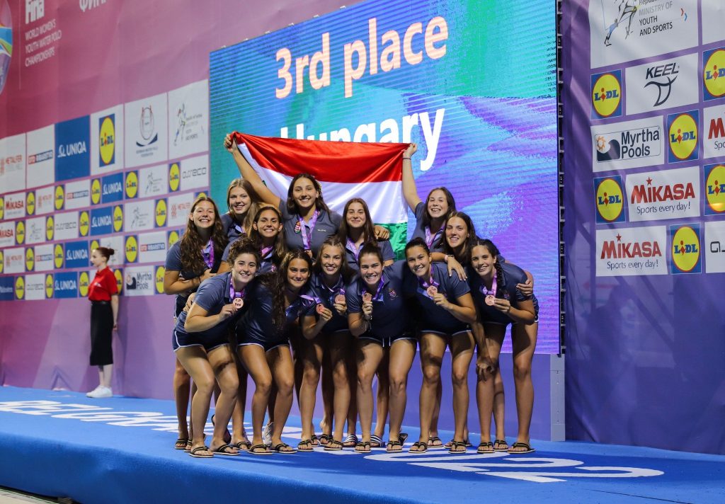 Ungarisches Jugend-Wasserballteam gewinnt Bronzemedaille bei den Weltmeisterschaften post's picture