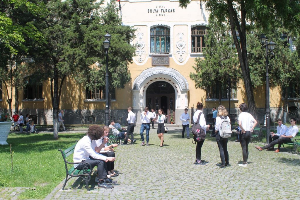 Das umkämpfte ungarische katholische Gymnasium in der Szekler-Hauptstadt darf wieder arbeiten post's picture