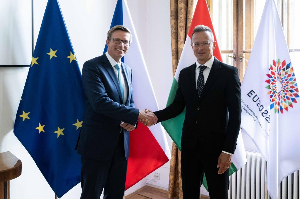 Ungarischer Außenminister zu Besuch in Prag post's picture
