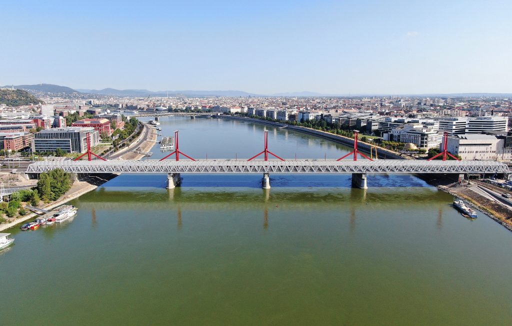 Donau-Eisenbahnbrücke in Budapest eingeweiht