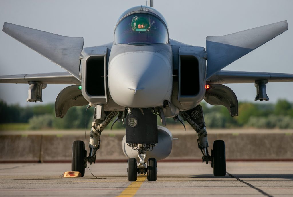Russisches Militärflugzeug von ungarischen Jets abgefangen post's picture