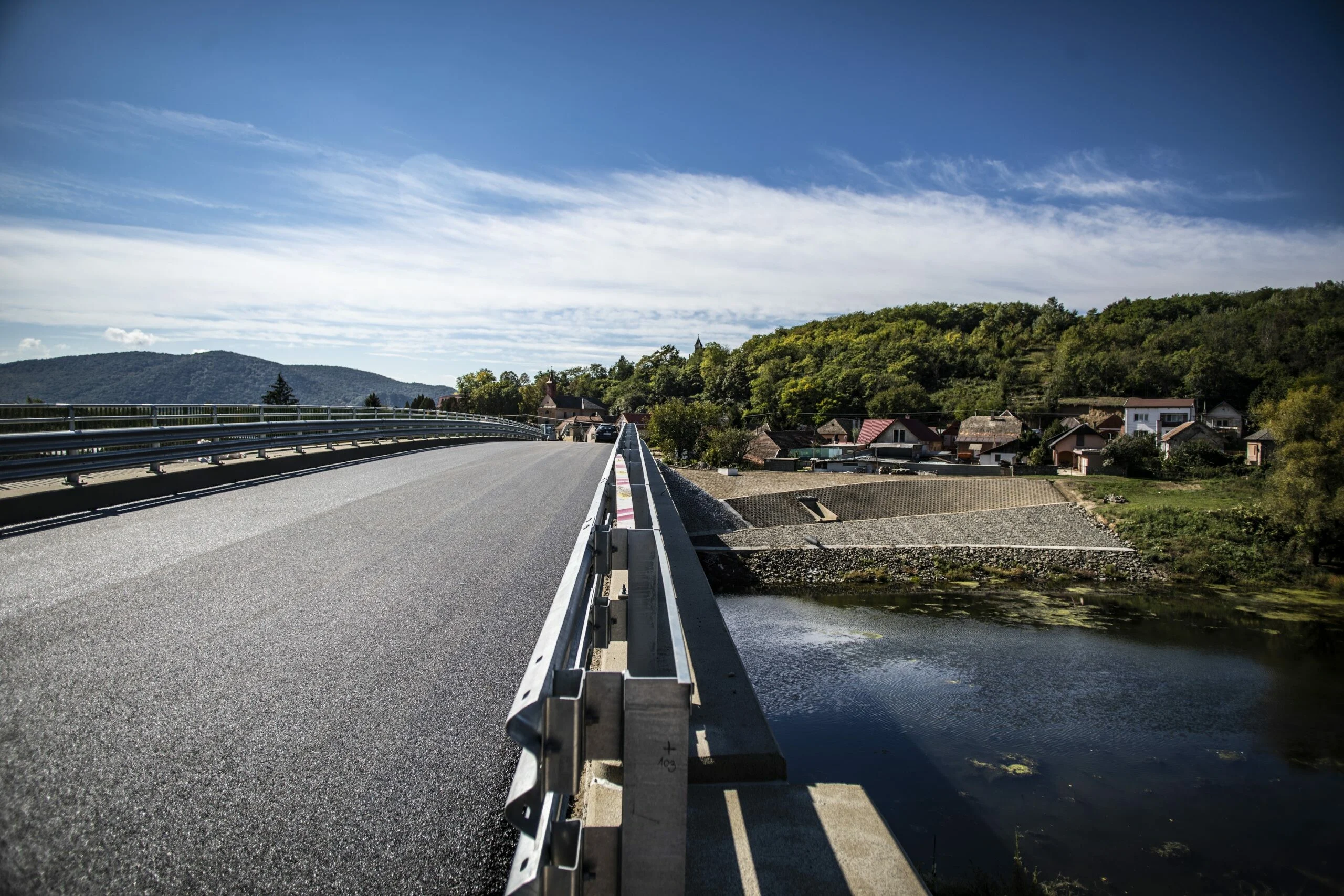 Ungarisch-slowakische Grenzbrücke wird bald fertiggestellt