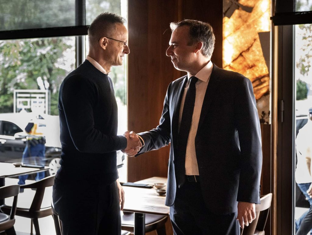 Außenminister Szijjártó trifft neuen US-Botschafter post's picture