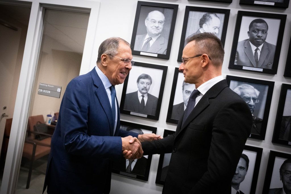 Ungarischer Außenminister führt Gespräche mit russischem Amtskollegen in New York post's picture