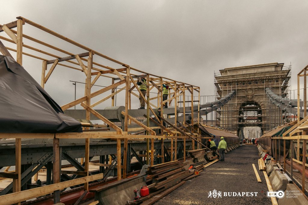 Renovierung der Kettenbrücke kommt gut voran – FOTOS! post's picture