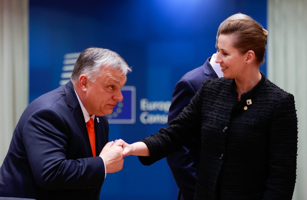 Medien vergleichen Dänemarks Mette Frederiksen mit Viktor Orbán post's picture