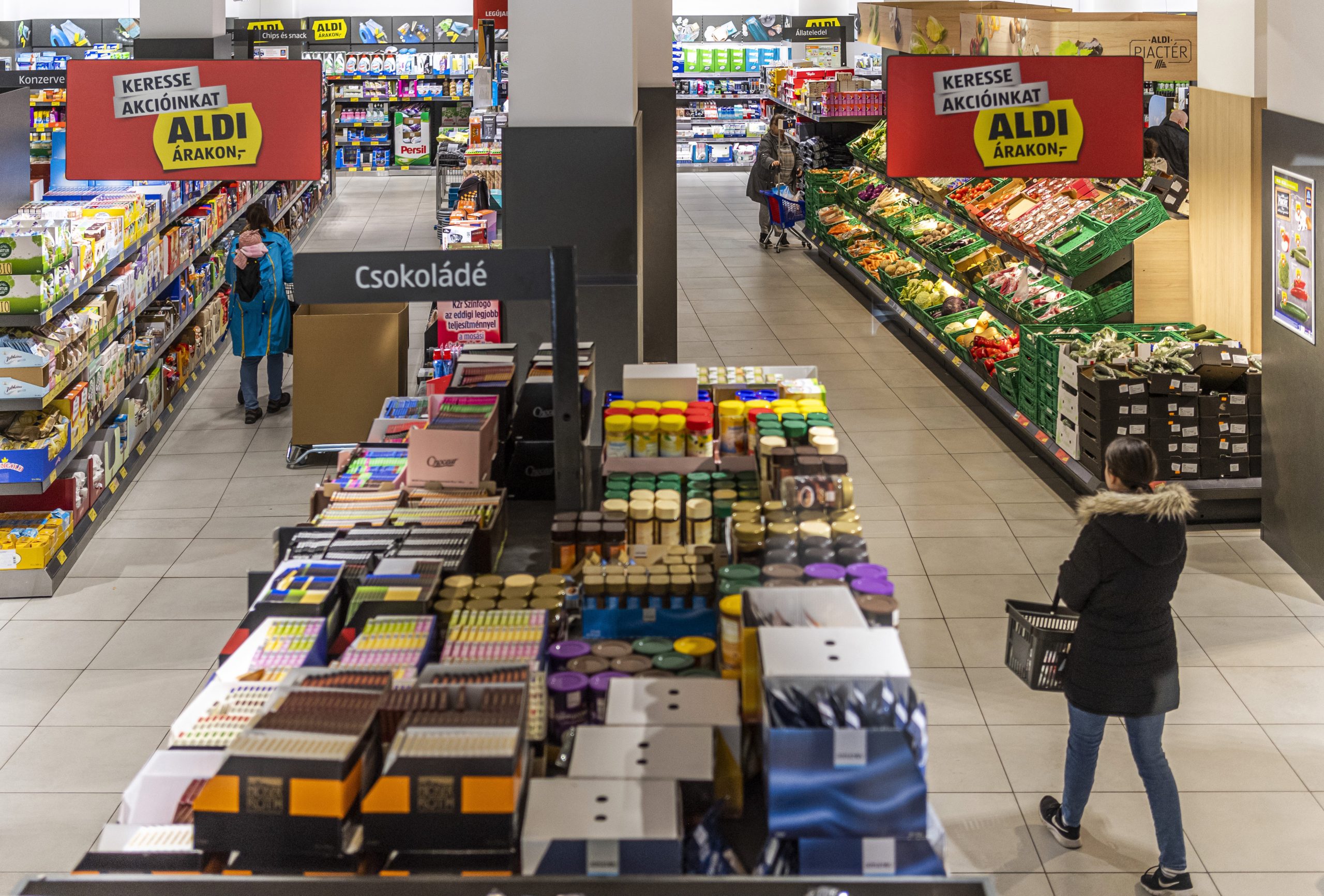 Ungarn suchen in Geschäften nach billigeren Produkten