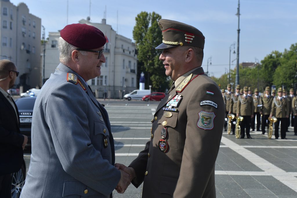 Der Befehlshaber der ungarischen Verteidigungskräfte empfing den Generalinspekteur der Bundeswehr post's picture