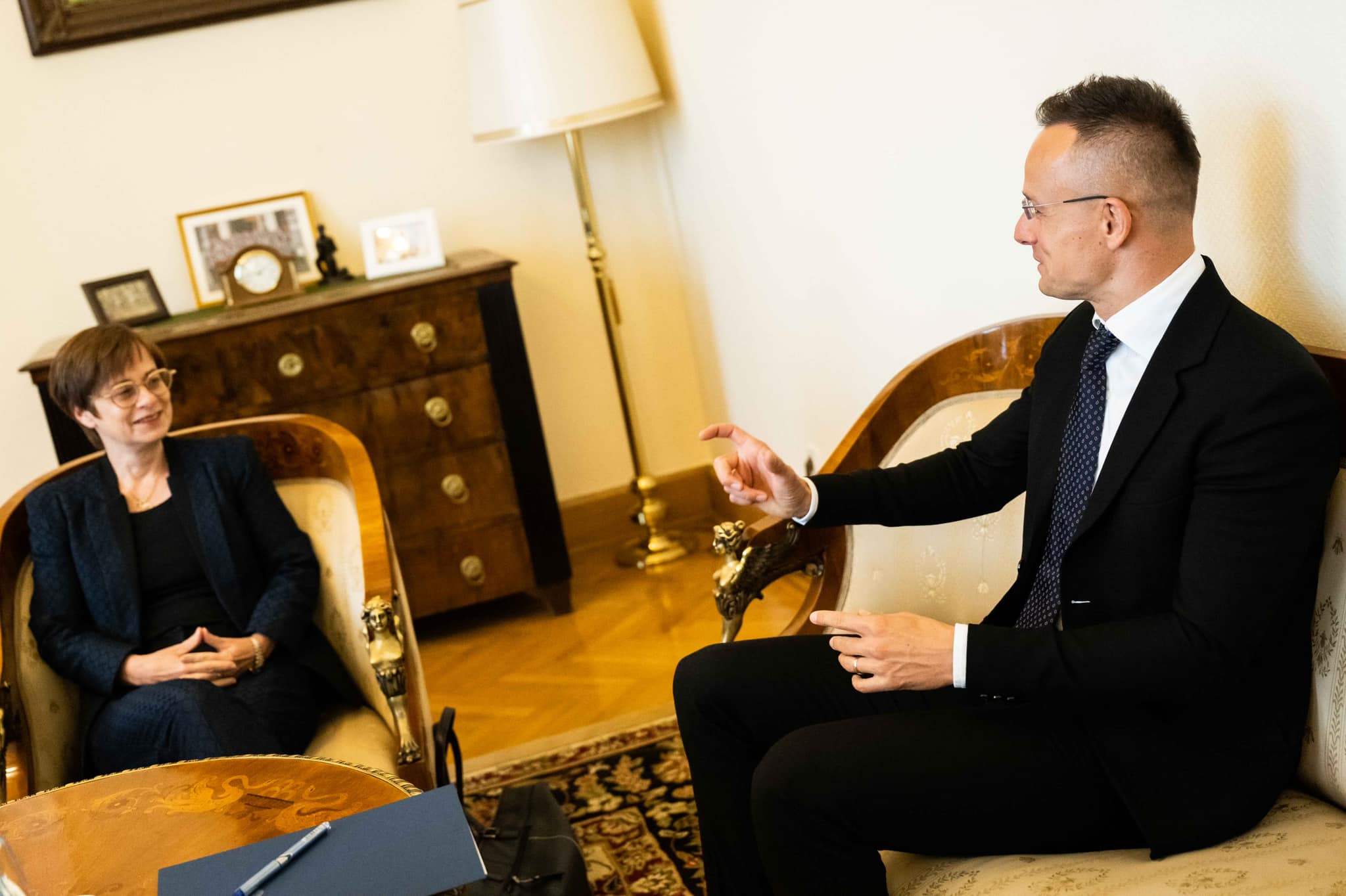 Außenminister empfängt neu ernannten Nuntius und neue Botschafterin Deutschlands