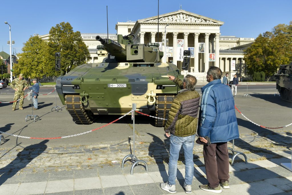 Eine weitere Großkatze erhält Einzug in das Arsenal der ungarischen Landstreitkräfte post's picture