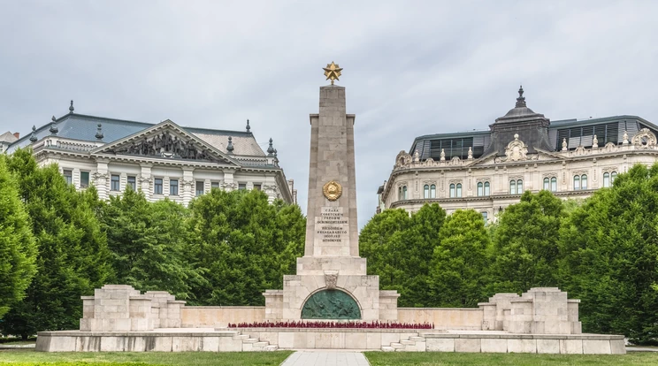 Oppositionspartei Jobbik will den Abriss des sowjetischen Denkmals auf dem Freiheitsplatz post's picture